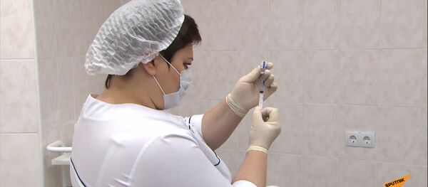 Первые пенсионеры старше 60 лет получили в Москве вакцину от коронавируса - Sputnik Армения