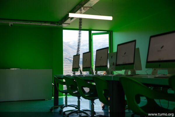 В приграничном Берде открылся уникальный центр Тумо Box  - Sputnik Армения