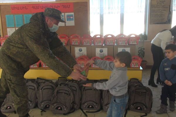 Կոտրված ժպիտներ ու քիչ-քիչ վերականգնվող քաղաք. ինչպես է ապրում Ստեփանակերտը - Sputnik Արմենիա