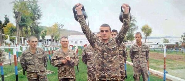 Боец спецназа Карабаха Сергей Карапетян на тренировке - Sputnik Արմենիա