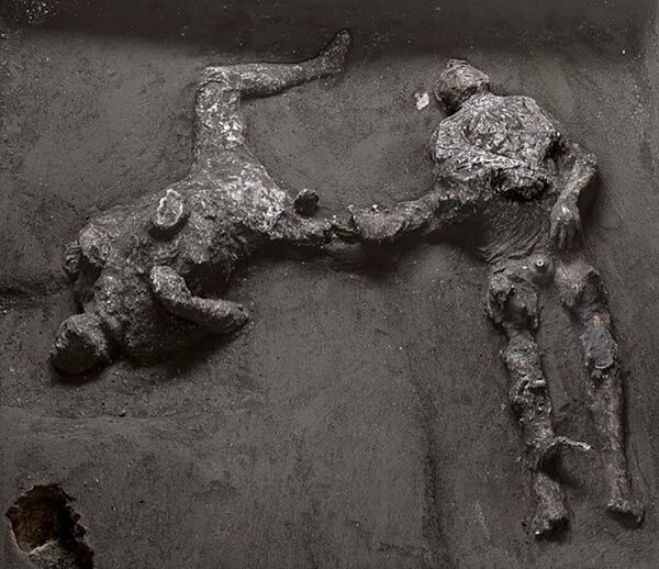 Обнаруженные скелеты людей во время раскопок в Помпеях  - Sputnik Армения