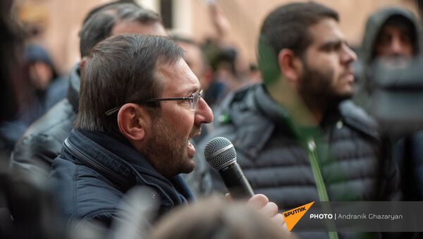 Гегам Манукян выступает с речью во время митинга оппозиции перед зданием Следственного комитета Армении (29 декабря 2020). Еревaн - Sputnik Армения