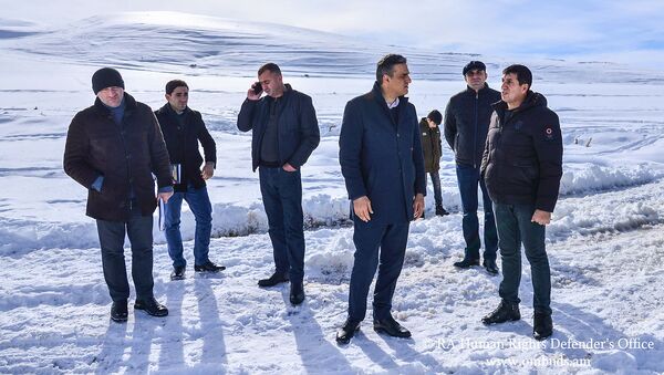 Рабочая группа под руководством омбудсмена Армана Татояна посетила приграничные территории Гегаркуникской области - Sputnik Արմենիա