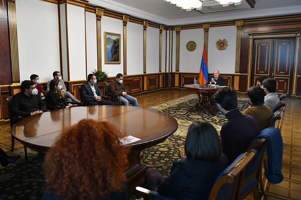 Առաջնորդներ են պետք, ոչ թե փրկիչ. Արմեն Սարգսյանը հանդիպել է մի խումբ կամավորների հետ Առաջնորդներ են պետք, ոչ թե փրկիչ. Արմեն Սարգսյանը հանդիպել է մի խումբ կամավորների հետ - Sputnik Արմենիա