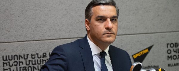 Омбудсмен Арман Татоян в гостях у радио Sputnik  - Sputnik Армения