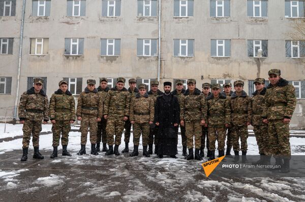 Ни один сантиметр земли в Карвачаре не был сдан боем: истории вернувшихся с войны солдат - Sputnik Армения