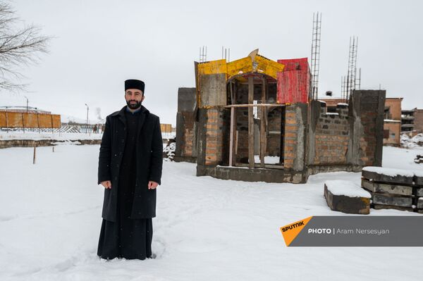 С верой в Бога и чудо: невероятные истории спасения дьяконов и солдат на войне в Карабахе - Sputnik Армения