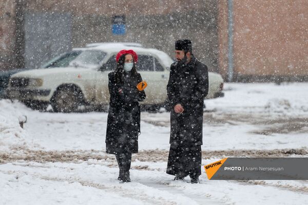С верой в Бога и чудо: невероятные истории спасения дьяконов и солдат на войне в Карабахе - Sputnik Армения