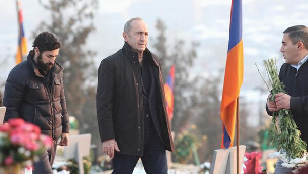 Роберт Кочарян в пантеоне Ераблур (30 декабря 2020). Еревaн - Sputnik Армения