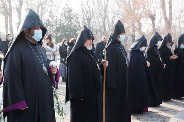 Ամենայն Հայոց Կաթողիկոսն այցելել է Եռաբլուր - Sputnik Արմենիա