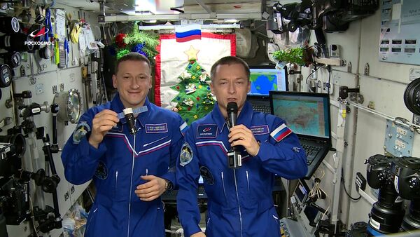 Космонавты Роскосмоса поздравили жителей Земли с Новым годом - Sputnik Армения