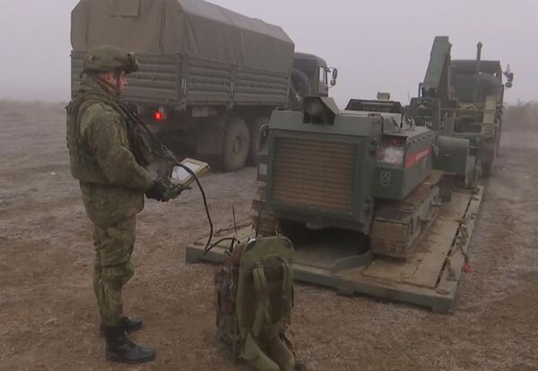 Миротворцы обезвредили около 19 тысяч взрывоопасных предметов в Карабахе – видео - Sputnik Армения