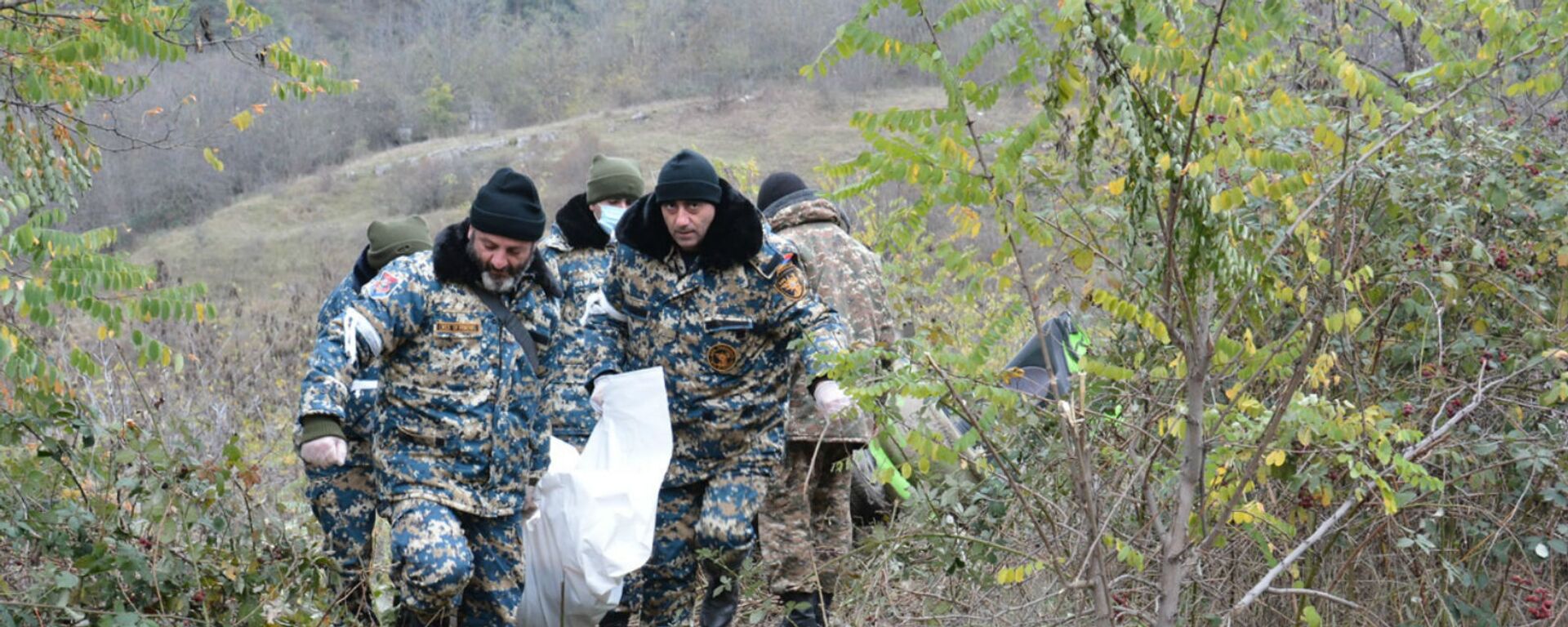 Спасательные отряды госслужбы по ЧС НКР продолжают поисково-спасательные работы на подконтрольных противнику территориях (5 января 2021). Карабах - Sputnik Արմենիա, 1920, 10.02.2021