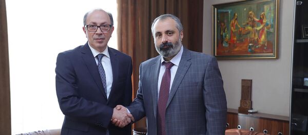 Глава МИД Армении Ара Айвазян (слева) с новоназначенным министром иностранных дел НКР Давидом Бабаяном (5 анваря 2021). Степанакерт Глава МИД Армении Ара Айвазян (слева) с новоназначенным министром иностранных дел НКР Давидом Бабаяном (5 анваря 2021). Степанакерт - Sputnik Արմենիա