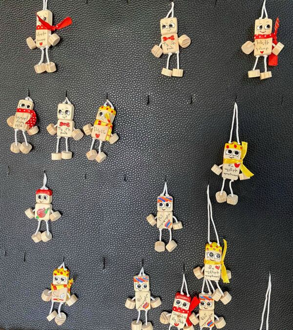 Деревянные человечки, лечащие боль войны: история рождения добрейшего Гюмрика - Sputnik Армения