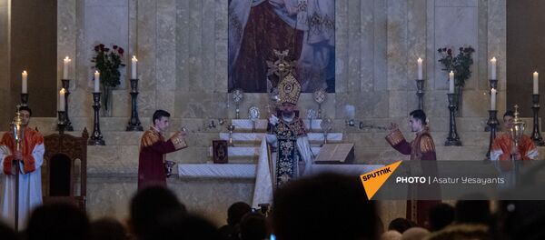 Святая литургия Чрагалуйца в церкви Сурб Григор Лусаворич (5 января 2021). Еревaн - Sputnik Армения