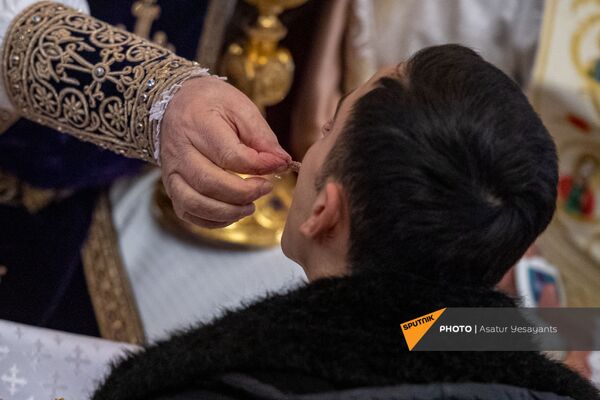 Սուրբծննդյանը ժամերգություն Սուրբ Գրիգոր Լուսավորիչ եկեղեցում (2021, հունվարի 6), Երևան  - Sputnik Արմենիա