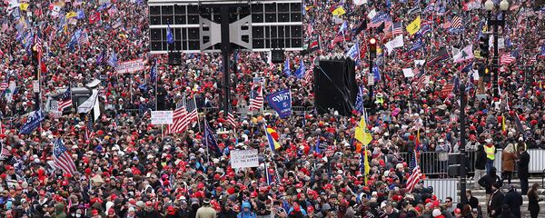 Толпы людей прибывают на митинг Останови кражу в поддержку действующего президента США Дональда Трампа (6 января 2021). Вашингтон - Sputnik Արմենիա