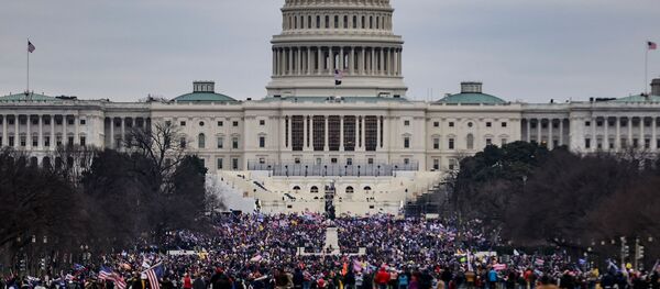 Сторонники действующего президента США Дональда Трампа проводят демонстрацию у Капитолия (6 января 2021). Вашингтон - Sputnik Армения