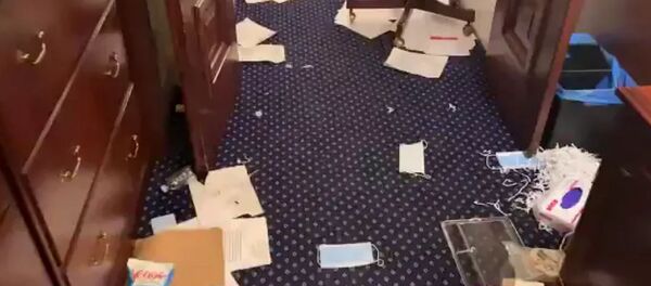 Кадры погрома, который учинили протестующие в здании Капитолия - Sputnik Արմենիա