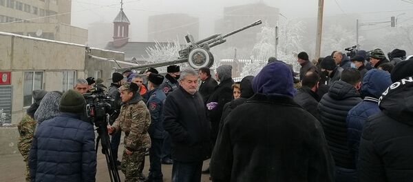 Акция протеста родителей-срочников у военного института имени В.Саркисяна (8 января 2020). Еревaн - Sputnik Արմենիա