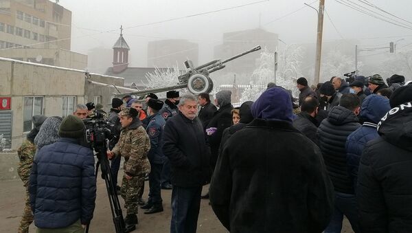 Акция протеста родителей-срочников у военного института имени В.Саркисяна (8 января 2020). Еревaн - Sputnik Армения