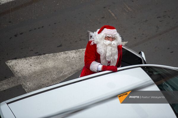 Գիտե՞ս՝ Ձմեռ պապն ինձ գործի բերեց. Մարությանը փորձում է բարձրացնել բոլորի տրամադրությունը  - Sputnik Արմենիա