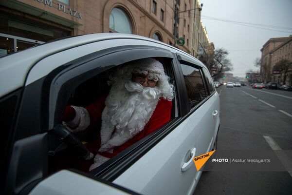 Գիտե՞ս՝ Ձմեռ պապն ինձ գործի բերեց. Մարությանը փորձում է բարձրացնել բոլորի տրամադրությունը  - Sputnik Արմենիա