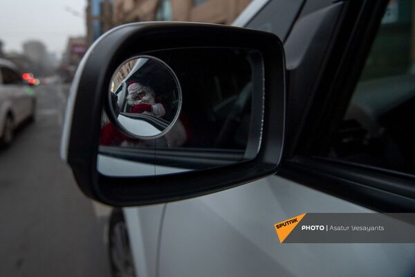 Գիտե՞ս՝ Ձմեռ պապն ինձ գործի բերեց. Մարությանը փորձում է բարձրացնել բոլորի տրամադրությունը  - Sputnik Արմենիա