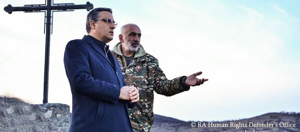 Омбудсмен Арман Татоян во время рабочего визита в Сюникскую область (8 января 2021). Сюник Омбудсмен Арман Татоян во время рабочего визита в Сюникскую область (8 января 2021). Сюник - Sputnik Армения