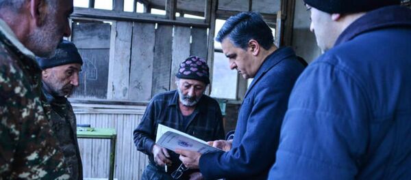 Омбудсмен Арман Татоян в доме Степы Мовсисян (9 января 2021). село Шурнух - Sputnik Արմենիա