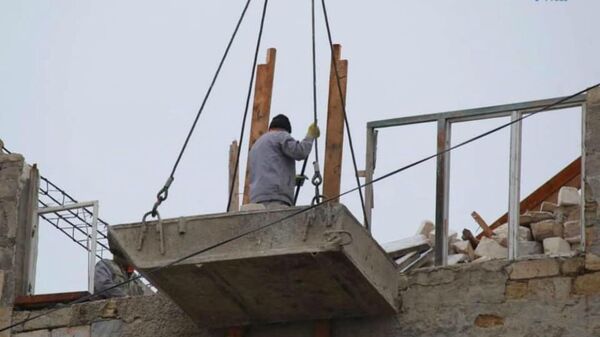 Ремонтные работы по восстановлению гражданских объектов после войны (9 января 3032). Карабах - Sputnik Армения