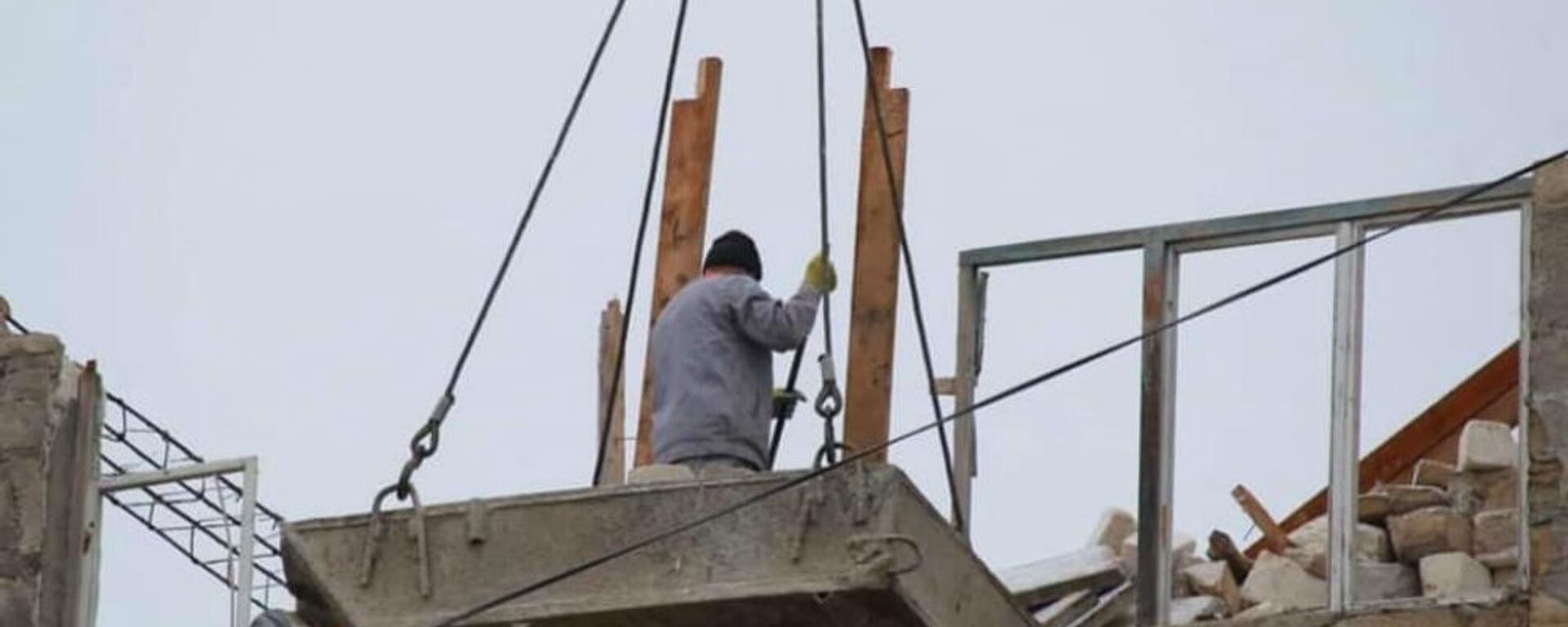 Ремонтные работы по восстановлению гражданских объектов после войны (9 января 3032). Карабах - Sputnik Армения, 1920, 29.07.2021