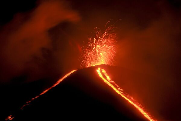Извержение вулкана Пакая в Гватемале. - Sputnik Армения