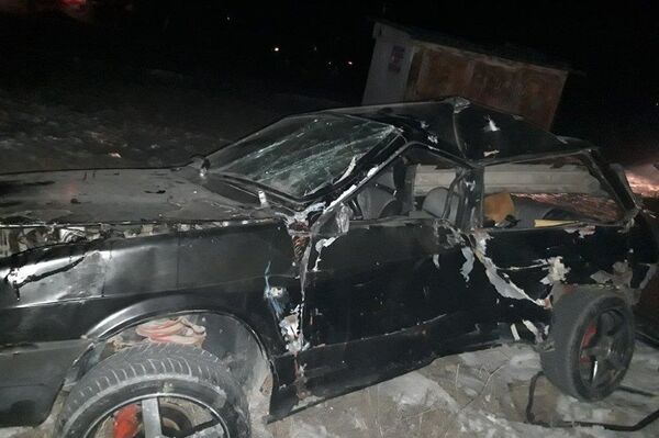 Ոստանում ՎԱԶ 2108–ը շրջանցել է իջեցված ուղեփակոցն ու բախվել էլեկտրագնացքին. լուսանկար Ոստանում ՎԱԶ 2108–ը շրջանցել է իջեցված ուղեփակոցն ու բախվել էլեկտրագնացքին. լուսանկար - Sputnik Արմենիա