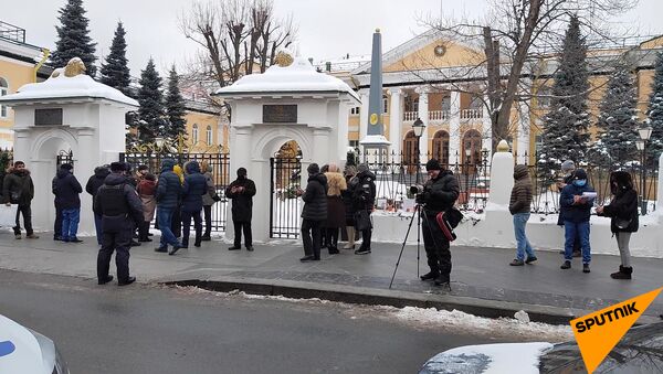 У посольства Армении в Москве проходит акция протеста с требованием отставки Никола Пашиняна. - Sputnik Արմենիա