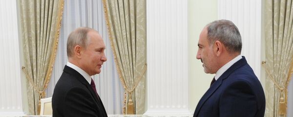 Премьер-министр Армении Никол Пашинян (справа) и президент РФ Владимир Путин перед началом трёхсторонних переговоров (11 января 2021). Москва - Sputnik Արմենիա
