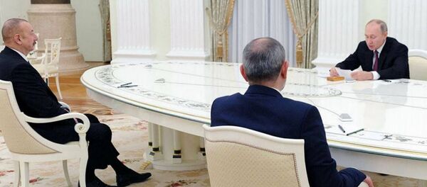 Владимир Путин проводит переговоры с Николом Пашиняном и Ильхамом Алиевым Владимир Путин проводит переговоры с Николом Пашиняном и Ильхамом Алиевым - Sputnik Արմենիա