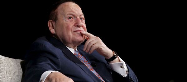 Исполнительный директор игорного гиганта Las Vegas Sands Corp Шелдон Адельсон на пресс-конференцию в Макао (18 декабря 2015). Китай - Sputnik Армения