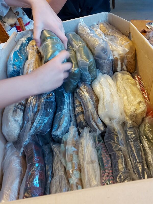 Տաք ոտքերով, սառը գլխով․ ինչպես մայրական օրհնանքները գուլպայի միջոցով սահման հասան Տաք ոտքերով, սառը գլխով․ ինչպես մայրական օրհնանքները գուլպայի միջոցով սահման հասան - Sputnik Արմենիա