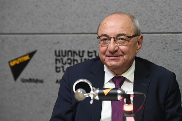 Саркисян манипулирует элитами, а Пашинян - массами: интервью Вазгена Манукяна - Sputnik Армения