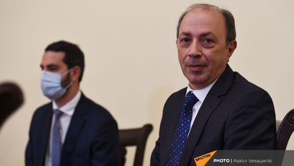 Глава МИД Армении Ара Айвазян перед заседанием Парламента (14 января 2021). Еревaн - Sputnik Армения