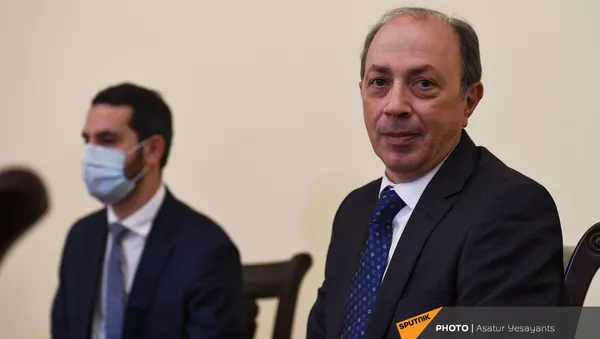 Глава МИД Армении Ара Айвазян перед заседанием Парламента (14 января 2021). Еревaн - Sputnik Армения