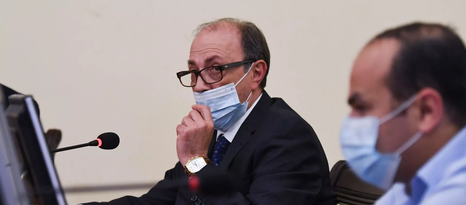 Глава МИД Армении Ара Айвазян перед заседанием Парламента (14 января 2021). Еревaн - Sputnik Армения, 1920, 20.01.2021