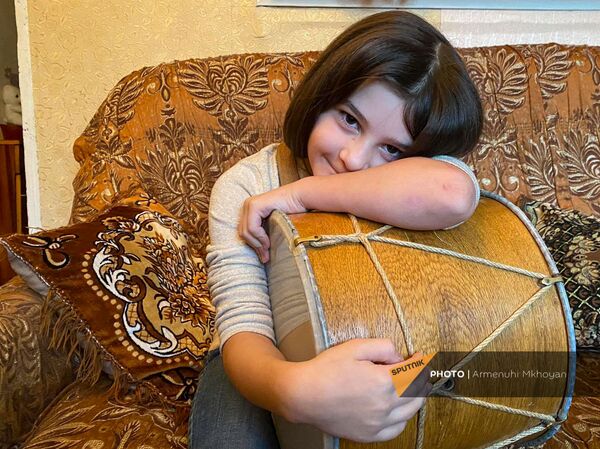 Պատերազմում վիրավորված գյումրեցի թիթեղագործը շարունակում է բնակվել տնակում՝ երեխաների հետ Պատերազմում վիրավորված գյումրեցի թիթեղագործը շարունակում է բնակվել տնակում՝ երեխաների հետ - Sputnik Արմենիա