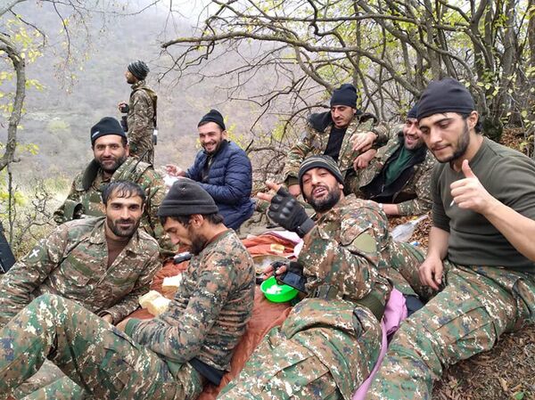 Պատերազմում վիրավորված գյումրեցի թիթեղագործը շարունակում է բնակվել տնակում՝ երեխաների հետ Պատերազմում վիրավորված գյումրեցի թիթեղագործը շարունակում է բնակվել տնակում՝ երեխաների հետ - Sputnik Արմենիա