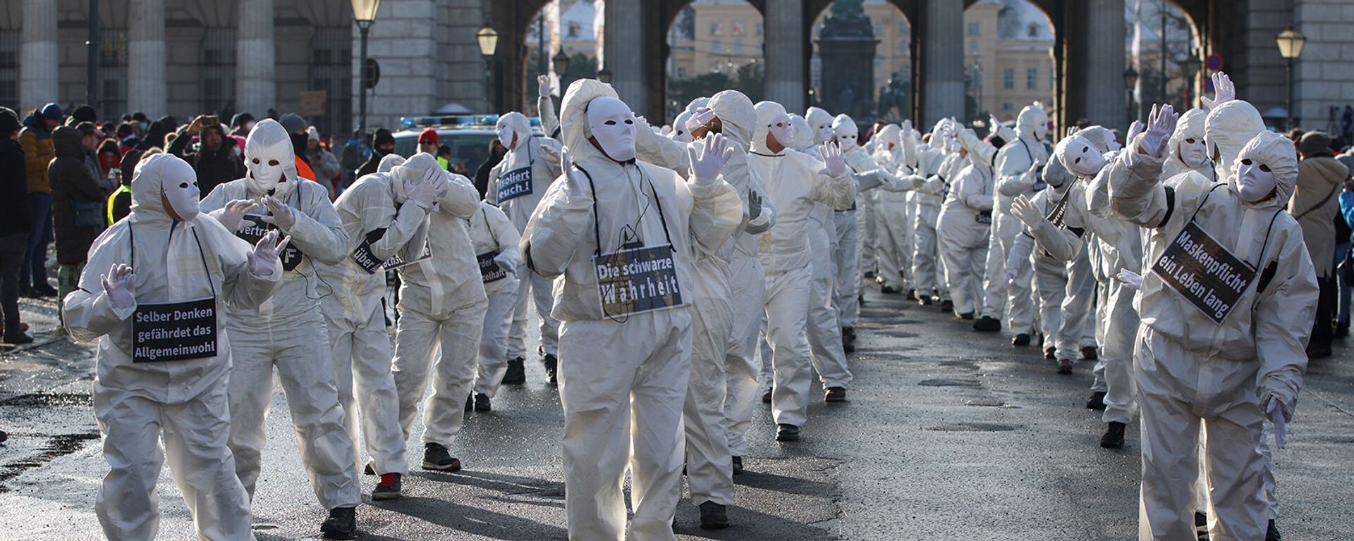 Акция протеста в белых костюмах и масках против мер по борьбе с коронавирусной болезнью (16 января 2021). Вена - Sputnik Армения, 1920, 16.01.2021
