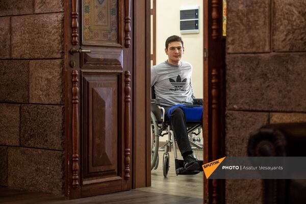 Пациент реабилитационного центра Защитник Отечества - Sputnik Армения