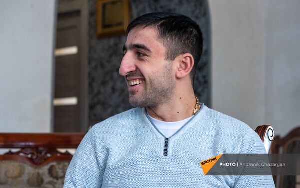 Потерявший обе руки во время карабахской войны Вараздат Санеян (17 января 2021). Цовагюх - Sputnik Армения