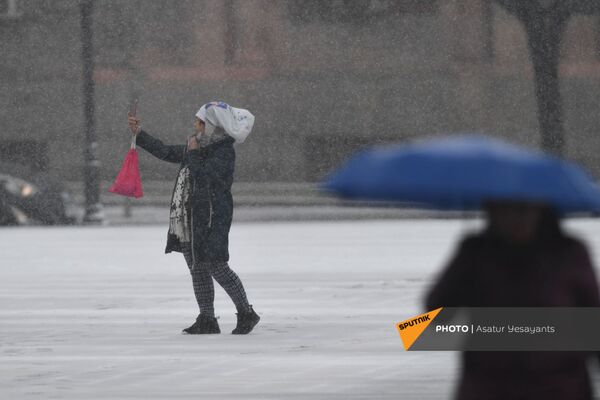 Երևանում առատ ձյուն է տեղում - Sputnik Արմենիա